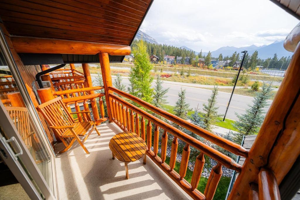A Bear And Bison Country Inn Canmore Zewnętrze zdjęcie