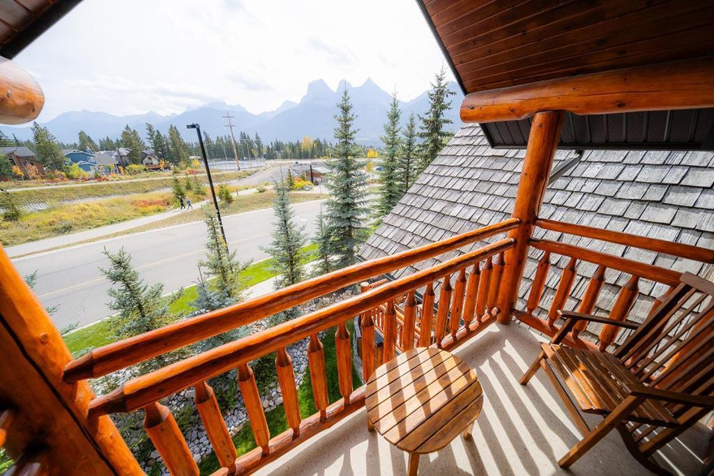 A Bear And Bison Country Inn Canmore Zewnętrze zdjęcie