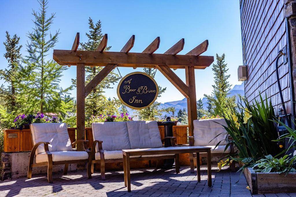 A Bear And Bison Country Inn Canmore Zewnętrze zdjęcie
