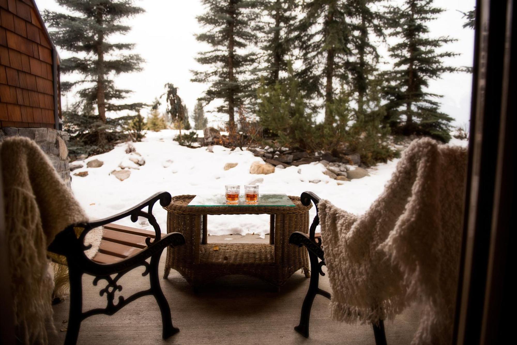 A Bear And Bison Country Inn Canmore Zewnętrze zdjęcie