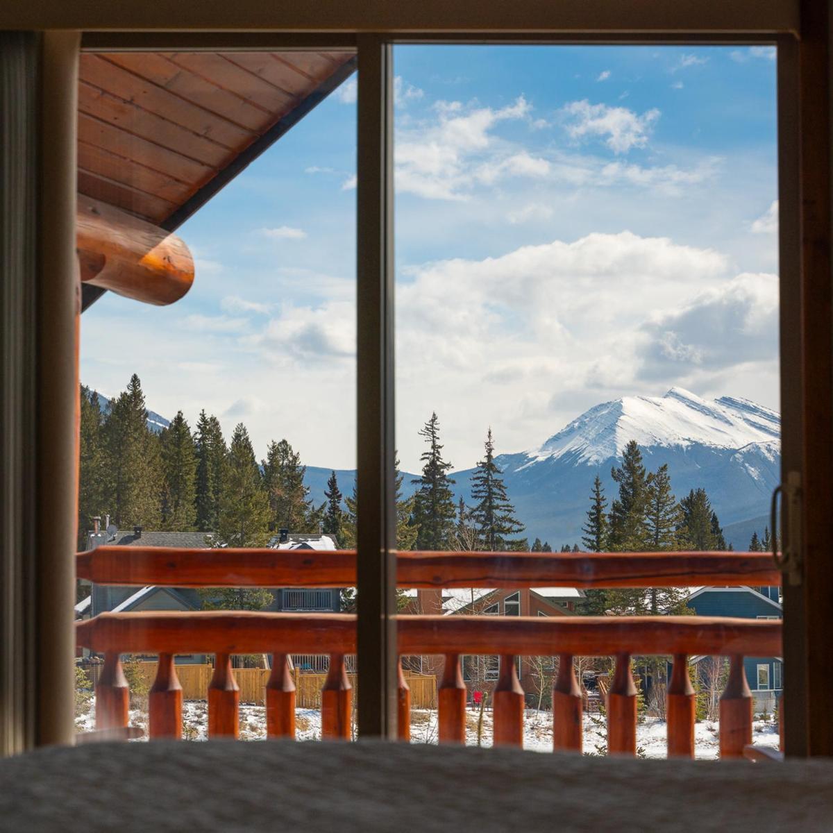 A Bear And Bison Country Inn Canmore Zewnętrze zdjęcie
